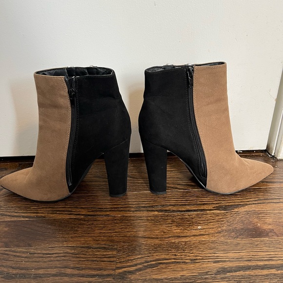 Shoe Dazzle Diane Tan Cream Black Heeled Boots booties size 9 zipper suede - Picture 4 of 10